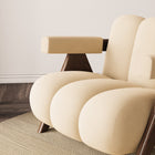 Fauteuil lounge minimaliste sur piétement bois