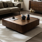 Table basse carrée en bois recomposé, cerclage métal
