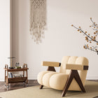 Fauteuil lounge minimaliste sur piétement bois